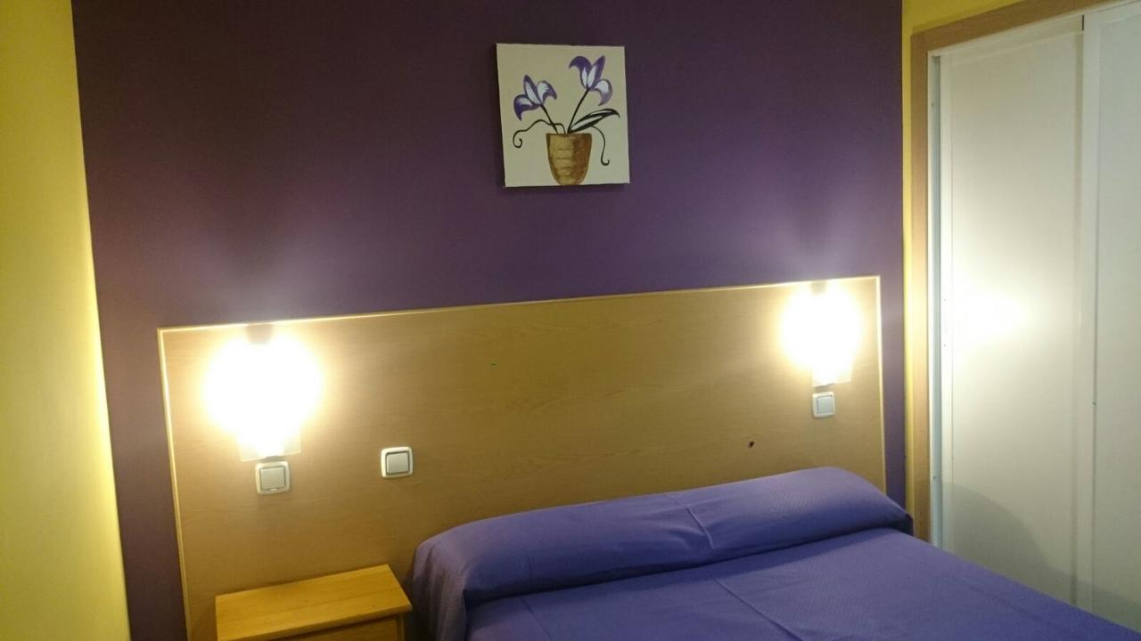 Hostal Ds Velilla de San Antonio Exterior photo