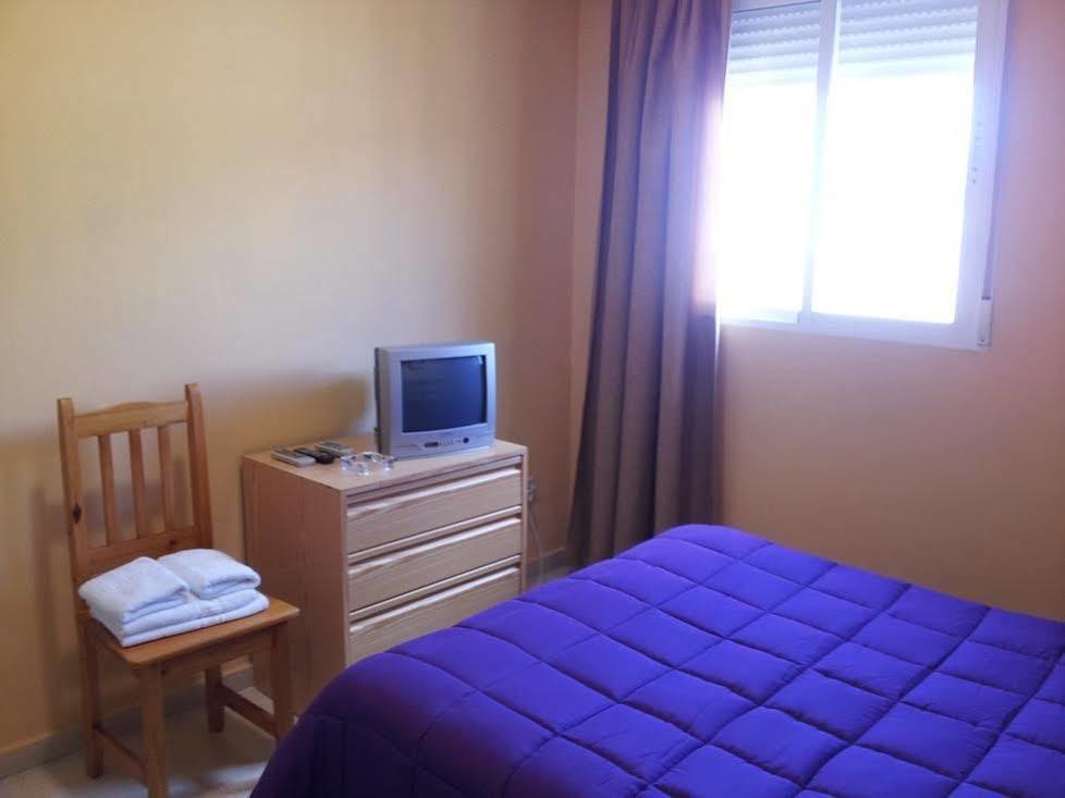 Hostal Ds Velilla de San Antonio Exterior photo